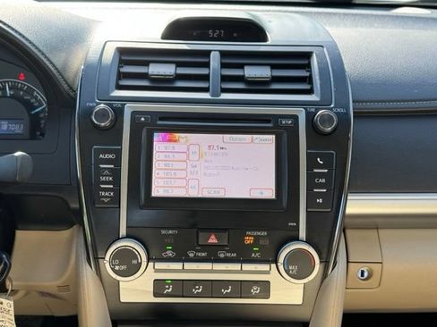 Used 2013 Toyota Camry LE FWD image 25