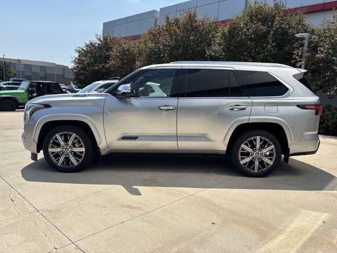 Used 2023 Toyota Sequoia Capstone AWD/4WD image 8