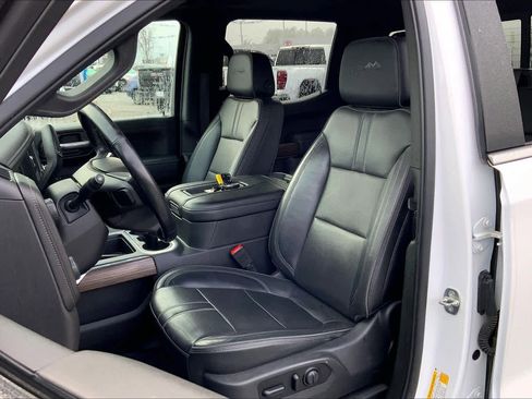 Used 2020 Chevrolet Silverado 1500 High Country w/ Technology Package image 7