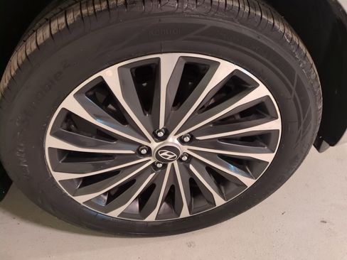 Used 2023 Hyundai Palisade Calligraphy image 2