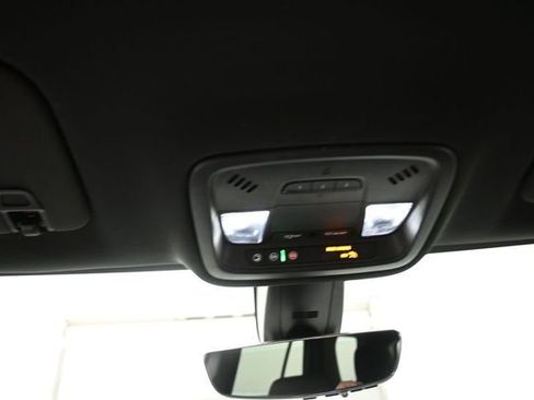 Used 2023 Chevrolet Traverse LT FWD image 12