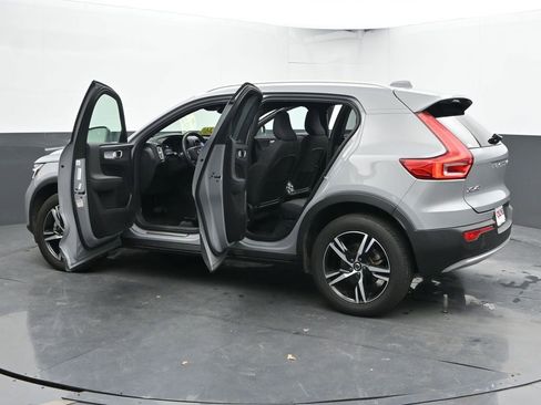 Used 2025 Volvo XC40 B5 Core image 48