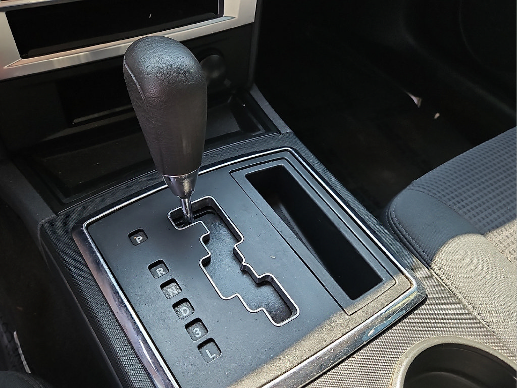 Used 2010 Dodge Charger SXT RWD image 25