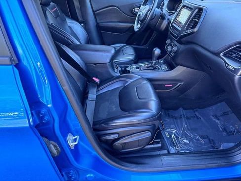 Used 2019 Jeep Cherokee Trailhawk w/ Cold Weather Group AWD/4WD image 31
