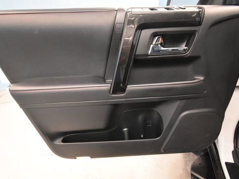 Used 2024 Toyota 4Runner TRD Off-Road Premium image 4