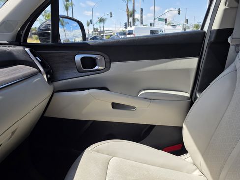 Used 2022 Kia Sorento EX w/ Panoramic Sunroof Package FWD image 13