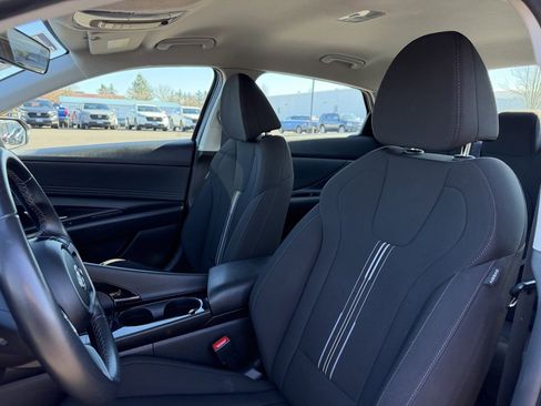 Used 2023 Hyundai Elantra SEL w/ Convenience Package image 17