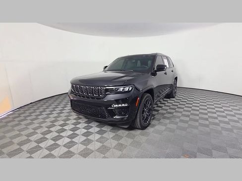 Used 2025 Jeep Grand Cherokee Summit w/ Obsidian Package AWD/4WD image 48