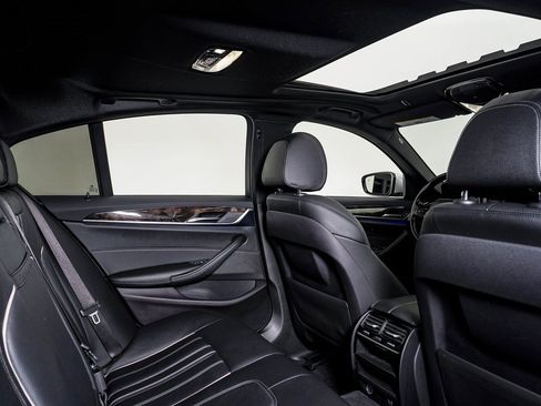 Used 2019 BMW 530e xDrive w/ Convenience Package image 16