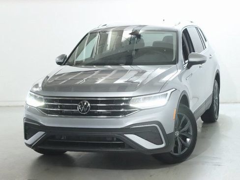 Certified 2022 Volkswagen Tiguan SE AWD/4WD image 3
