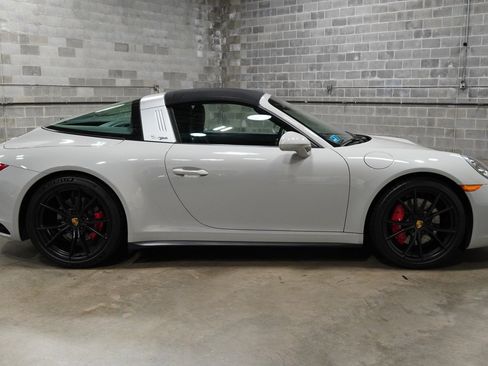 Used 2018 Porsche 911 image 3