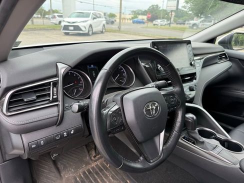 Used 2023 Toyota Camry SE w/ Cold Weather Package FWD image 9