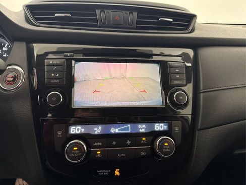 Used 2019 Nissan Rogue SV image 40