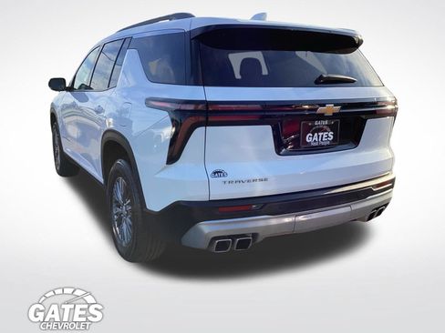Used 2024 Chevrolet Traverse LT FWD image 7