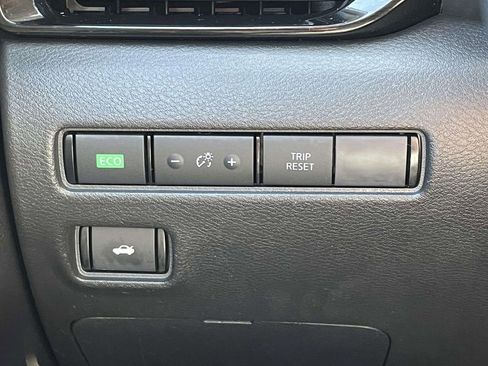 Used 2025 Nissan Sentra SV FWD image 17