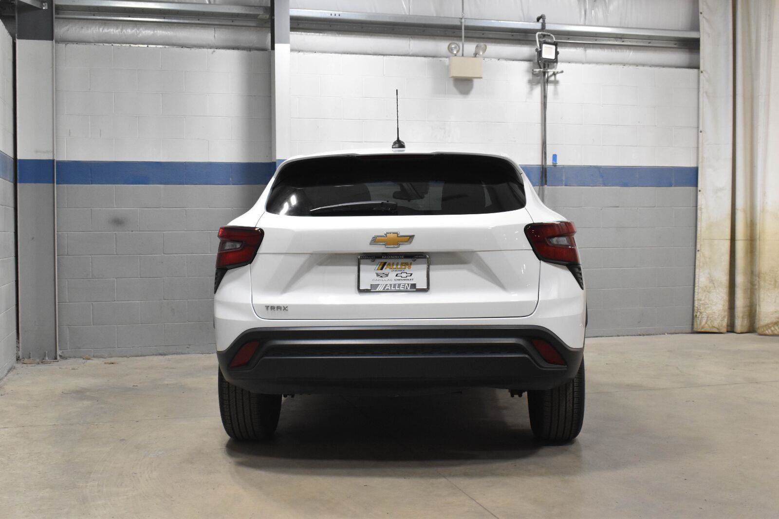 Used 2024 Chevrolet Trax LS FWD image 23