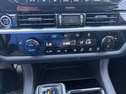 Used 2024 Nissan Pathfinder SL w/ Black Appearance Package AWD/4WD image 24