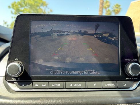 Used 2025 Nissan Rogue SV FWD image 24