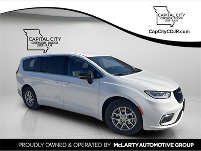 New 2026 Chrysler Pacifica Select