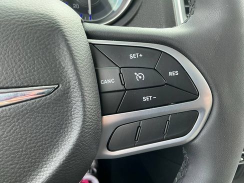 Used 2023 Chrysler 300 Touring RWD image 39