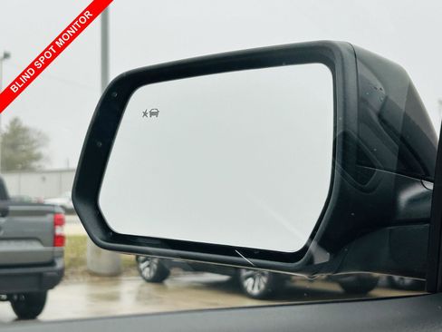 Used 2023 GMC Acadia SLE w/ Driver Convenience Package image 10