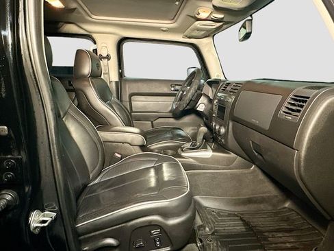 Used 2010 HUMMER H3T Alpha image 29