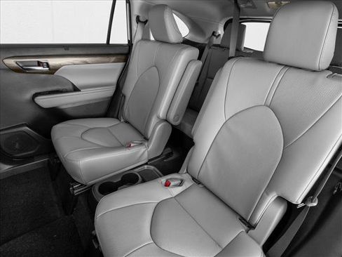 New 2026 Toyota Highlander Limited AWD/4WD image 9