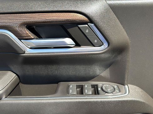 Used 2023 Chevrolet Silverado 1500 LT Trail Boss w/ LT Trail Boss Premium Package AWD/4WD image 22