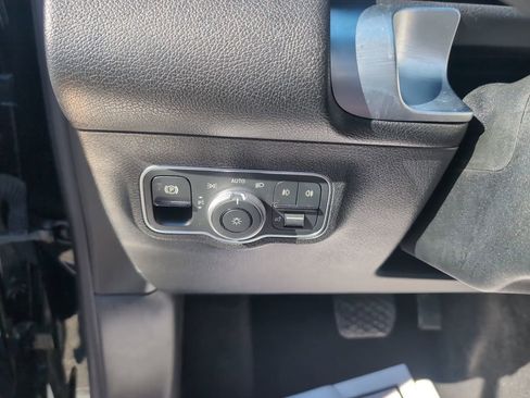 Used 2024 Mercedes-Benz GLB 250 4MATIC image 23