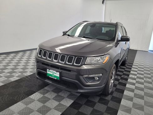 Used 2018 Jeep Compass Latitude FWD image 15