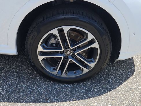 Certified 2025 Audi Q5 Premium w/ Convenience Package AWD/4WD image 9