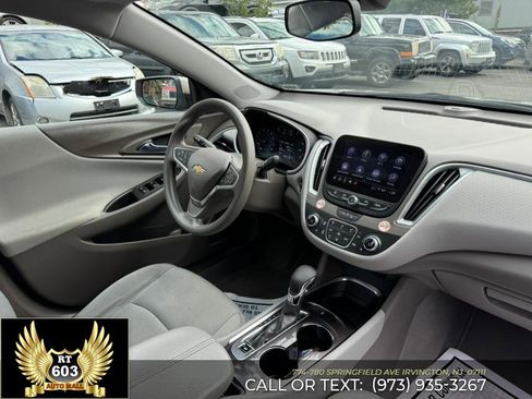 Used 2022 Chevrolet Malibu LT image 19