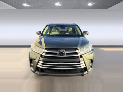 Used 2019 Toyota Highlander XLE FWD image 6