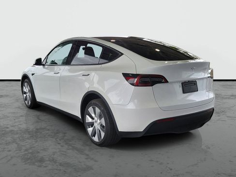 Used 2023 Tesla Model Y Long Range image 3