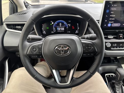 Certified 2025 Toyota Corolla XLE FWD image 18