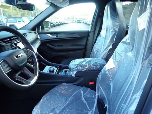 New 2025 Jeep Grand Cherokee Laredo X image 12