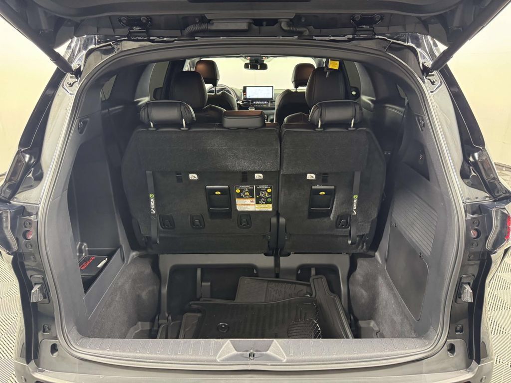 Used 2025 Toyota Sienna XLE Woodland Edition AWD/4WD image 14