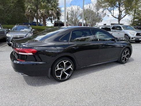 Used 2020 Volkswagen Passat 2.0T R-Line image 2