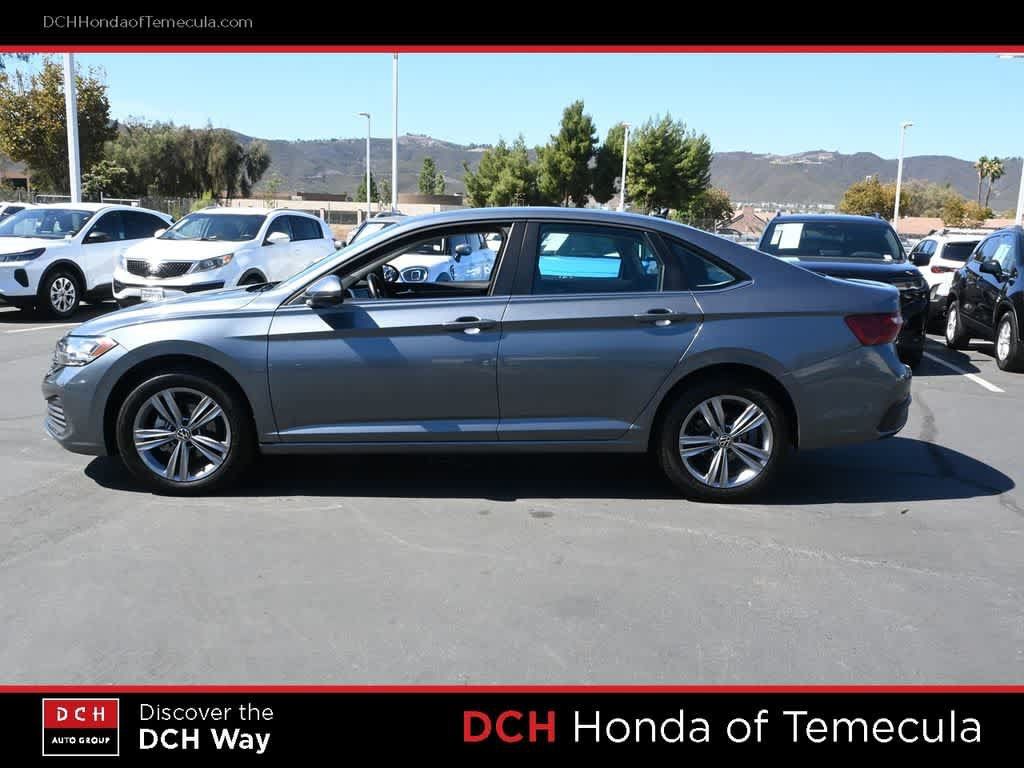 Used 2024 Volkswagen Jetta SE FWD image 4