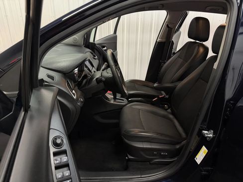 Used 2022 Chevrolet Trax LT w/ Driver Confidence Package AWD/4WD image 30