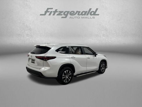 Used 2025 Toyota Highlander XLE image 7