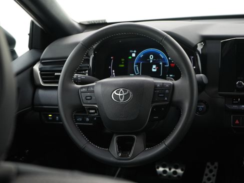 Used 2025 Toyota Camry SE image 15