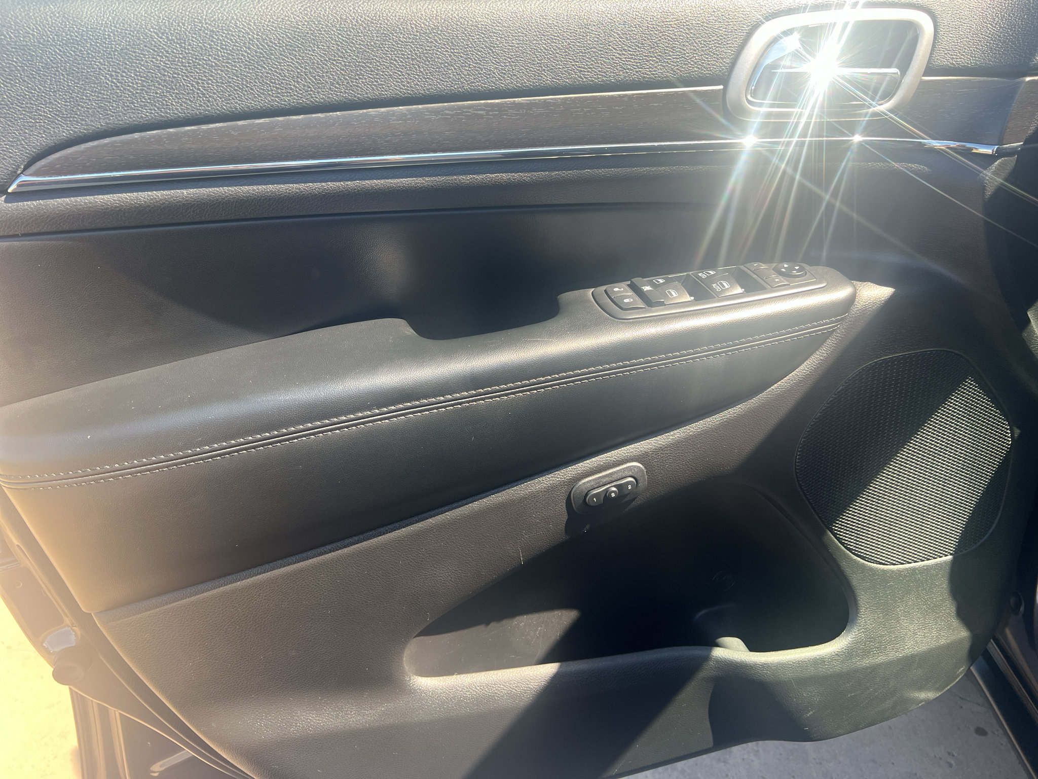 Used 2018 Jeep Grand Cherokee Limited RWD image 17