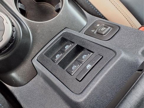 Used 2023 Ford Bronco Wildtrak image 22