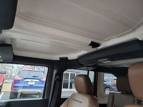 Used 2017 Jeep Wrangler Unlimited Rubicon w/ Connectivity Group AWD/4WD image 23