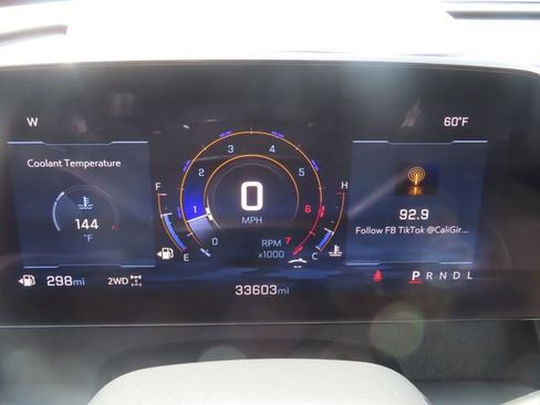 Used 2025 Chevrolet Traverse LT AWD/4WD image 34