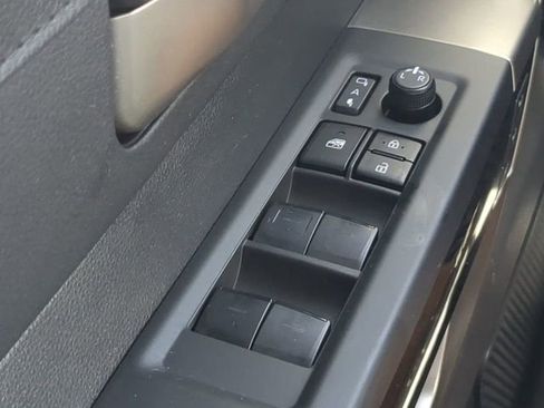 Used 2025 Toyota Tundra Limited AWD/4WD image 23