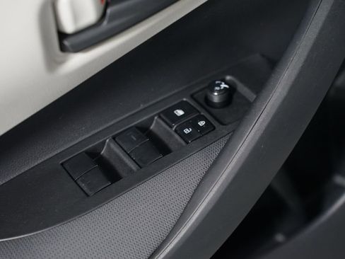 Used 2022 Toyota Corolla LE image 27