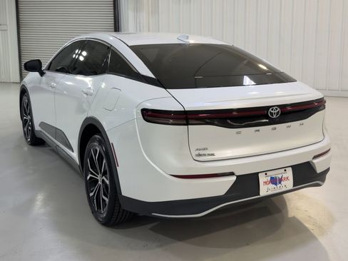 Used 2023 Toyota Crown XLE image 8