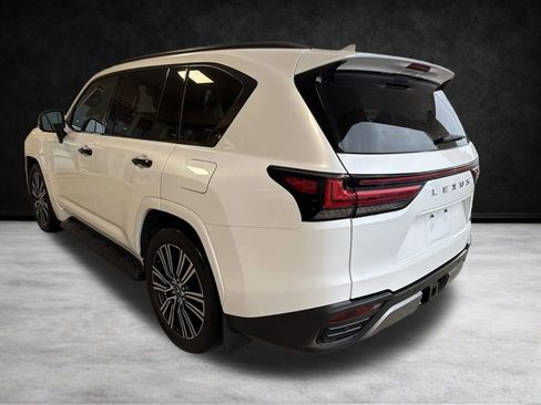 Used 2024 Lexus LX 600 4WD w/ Luxury Package image 8